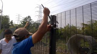 PLYTEC Security Fencing  Tensioning [upl. by Haletky]