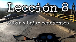 Subir y bajar PENDIENTESLOMAS  APRENDE A MANEJAR MOTO FÁCIL  Lección 8 [upl. by Firooc]