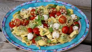 Tortellini  Salat mit Tomaten und Mozzarella [upl. by Krasner612]